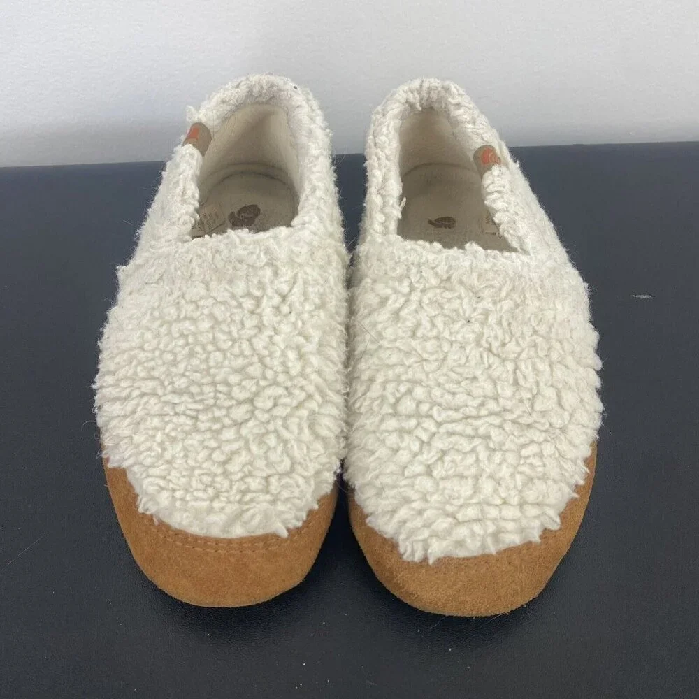 Acorn Kid's White Buff Popcorn Suede Heel Size 5-6 Mice Fleece Lining Slipper